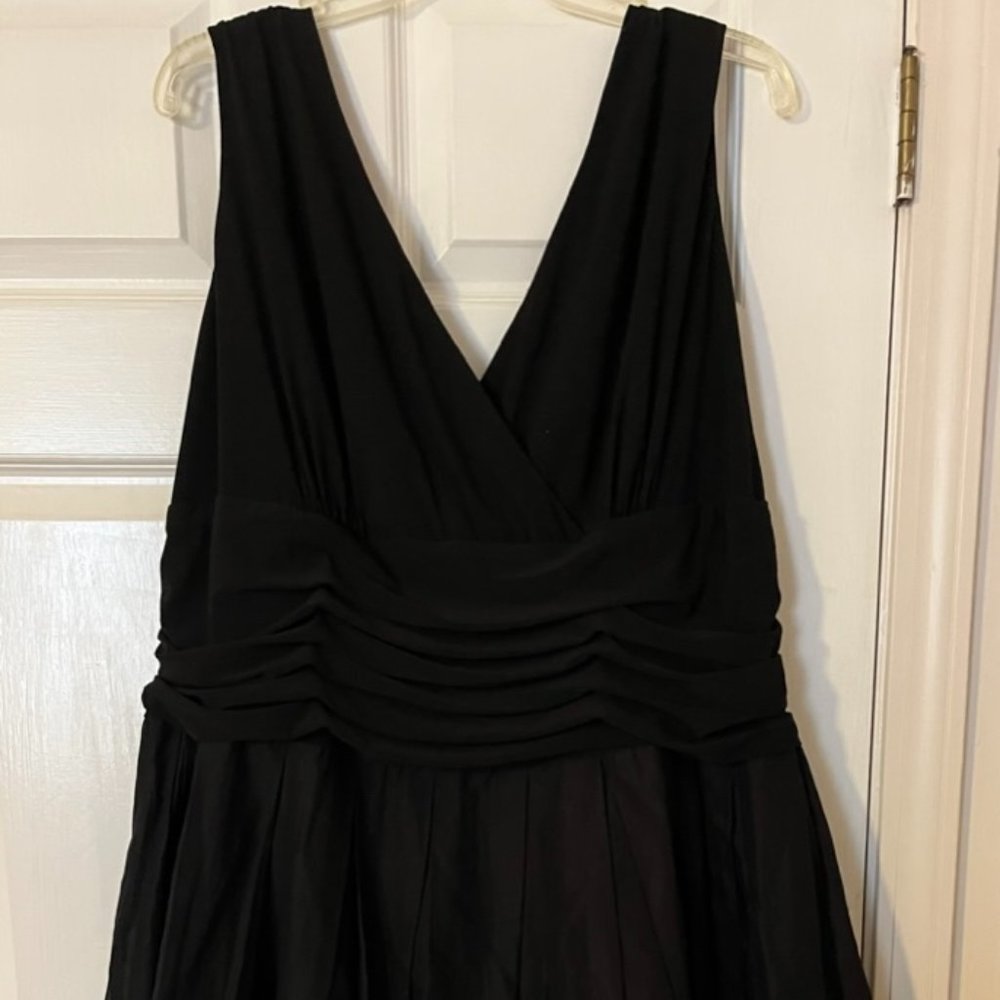 Semi Formal Dress-Black with detail embroidery Size 22W